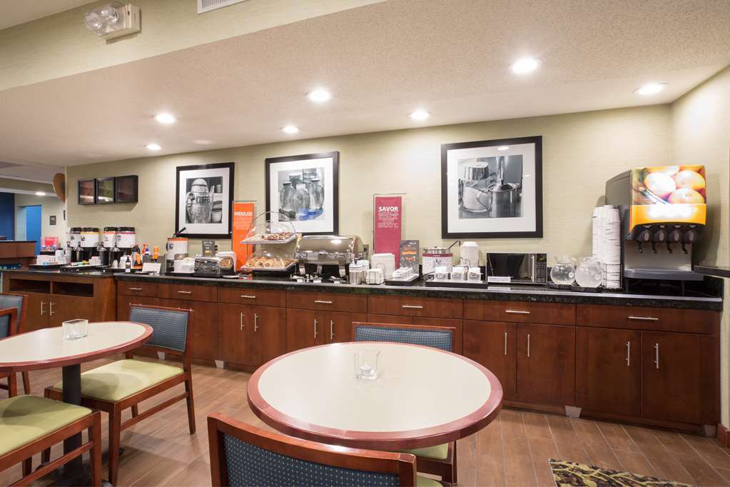 Baymont By Wyndham Thornton Hotel Restoran gambar